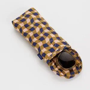 Baggu Puffy Glasses Sleeve in Peach Wavy Gingham NWT BAGGU | Bags | Nwt Baggu Puffy Glasses Sleeve Wavy Gingham  main image 3